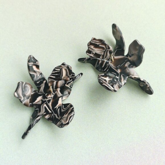 BRAND NEW Lele Sadoughi Small Paper Lily Earrings Maple - Picture 4 of 4
